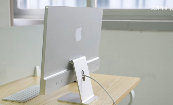 The new iMac’s chin was torn off by someone