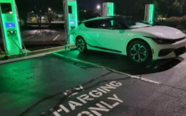 You shouldn’t use the upcoming wireless EV charging on The Autobahn