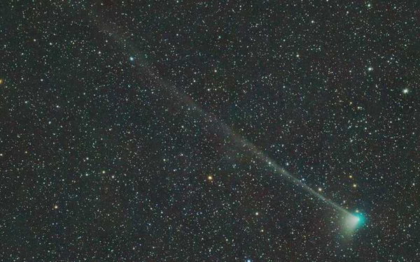 Dark sky visibility of a bright green comet passing Earth has increased recently