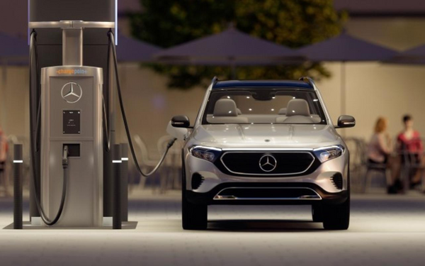 Why a Mercedes-Benz charging network is necessary now